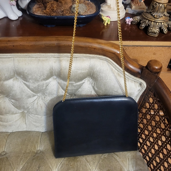 (SOLD)Authentic Salvatore Ferragamo 2 way  bag .(cluctch/crossbody bag) - Picture 2 of 8